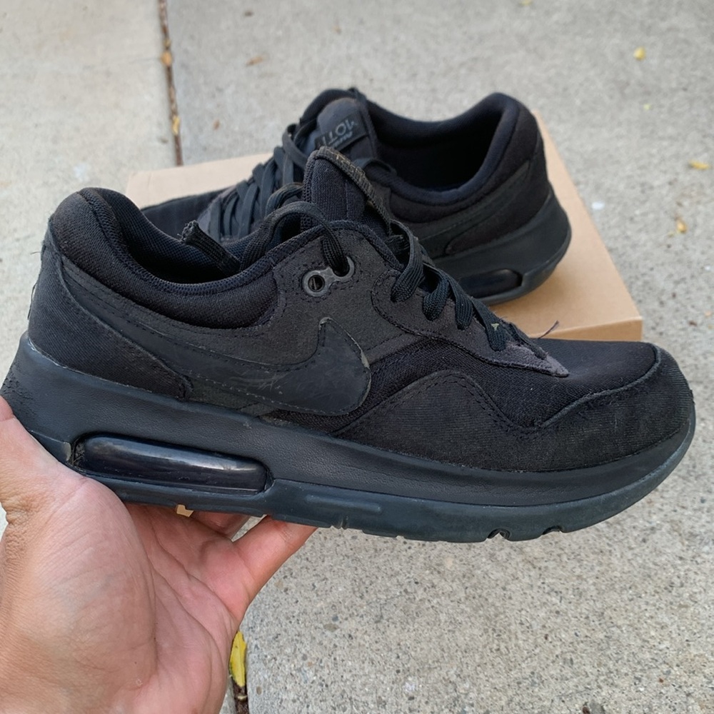 Nike Kids Black Sneakers - Youth Size 5.5 - Picture 2 of 10